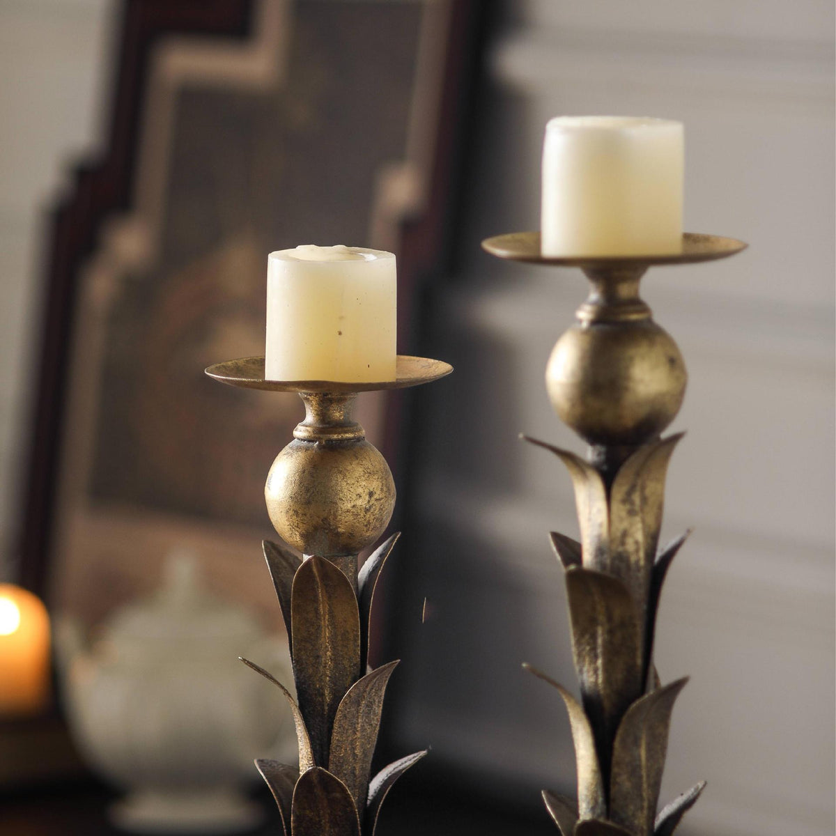 Petal-shaped candle holder