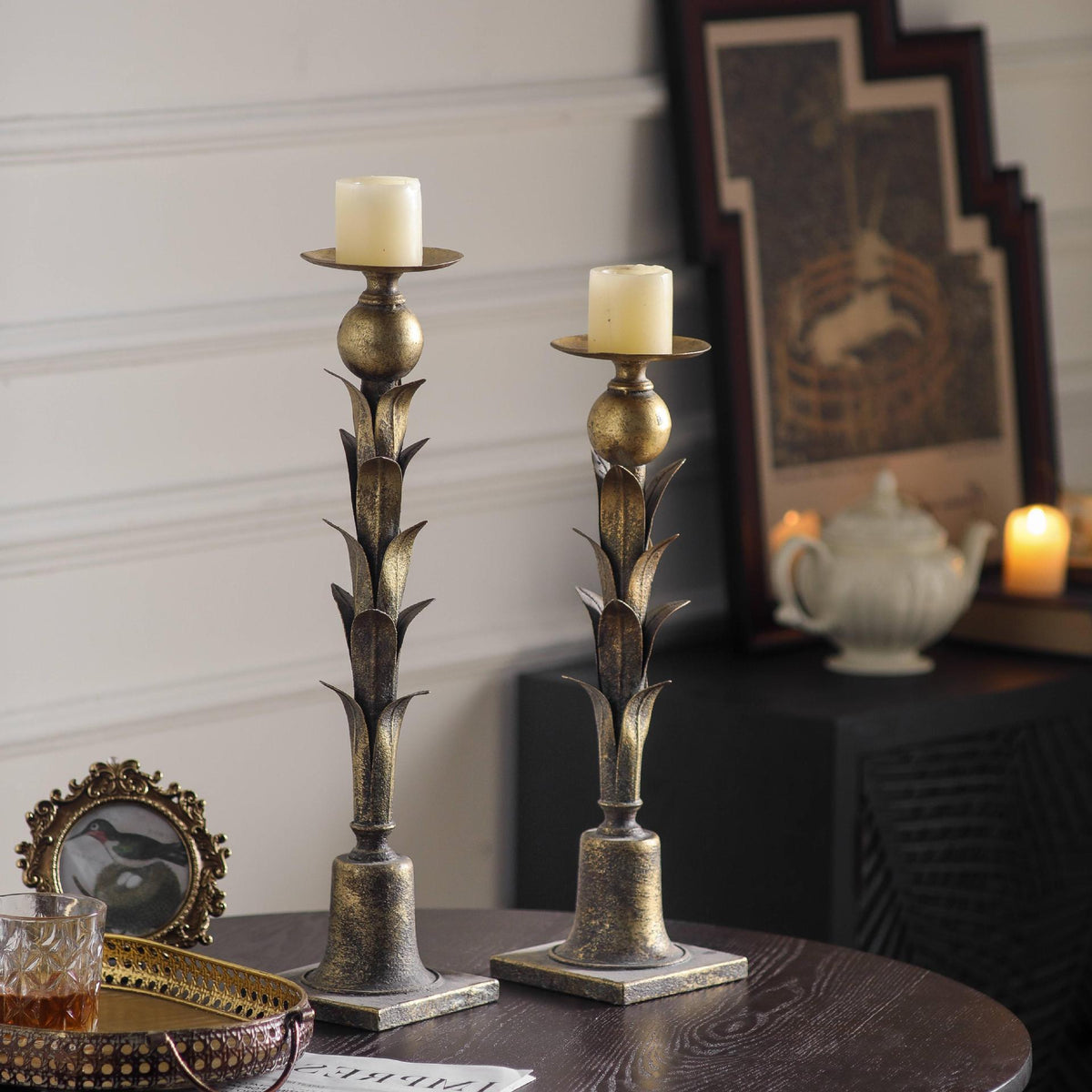 Petal-shaped candle holder