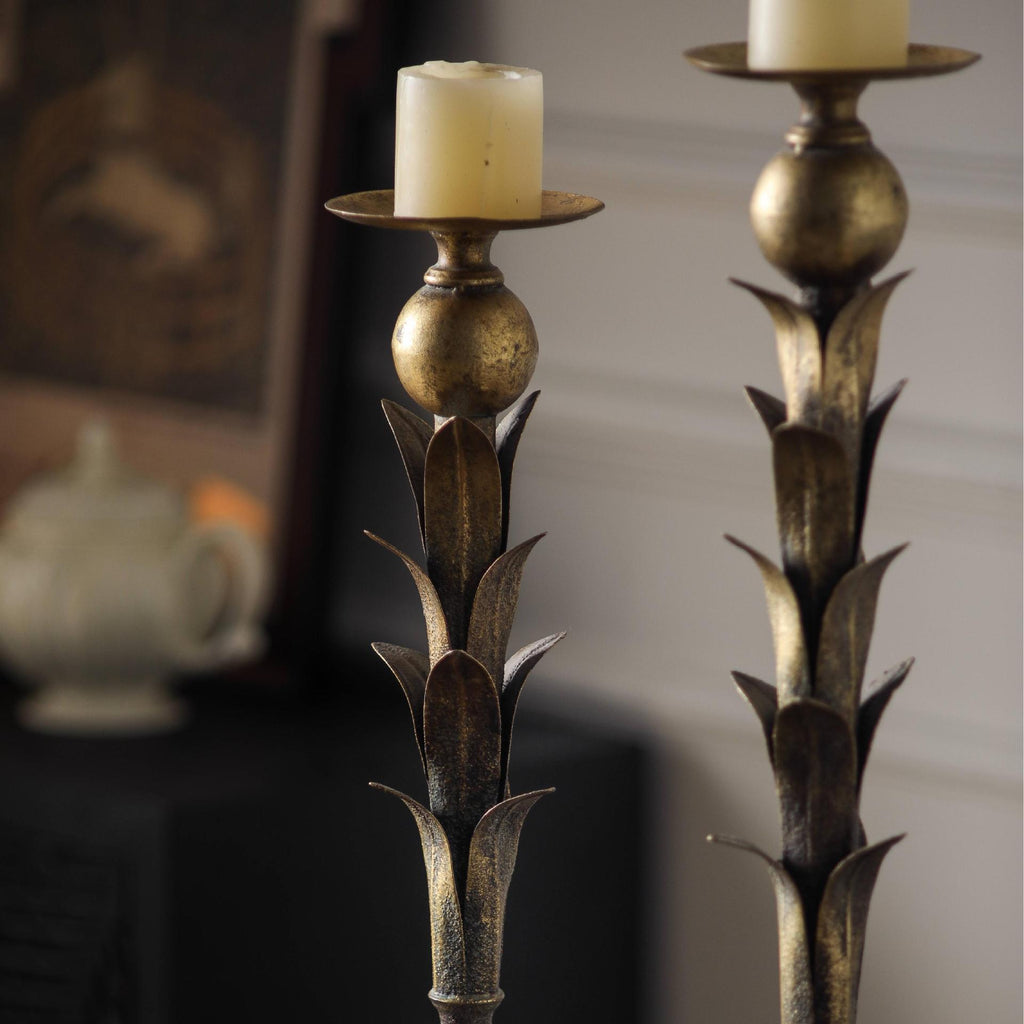 Petal-shaped candle holder
